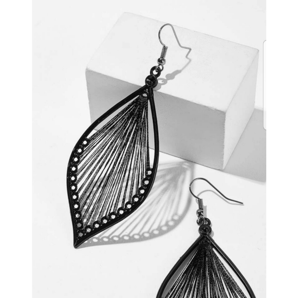 Black Leaf Shaped Hollow Drop Dangle Earrings - Picture 3 of 5